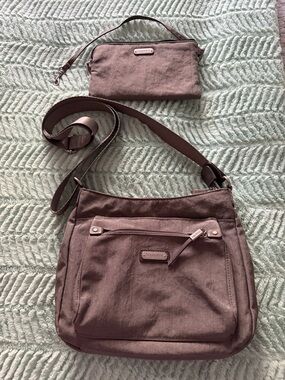 Baggallini Uptown Crossbody bag w/ Wristlet